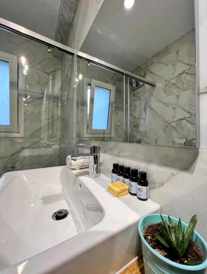 Cozy & Stylish Apartment Tiranë Luaran gambar